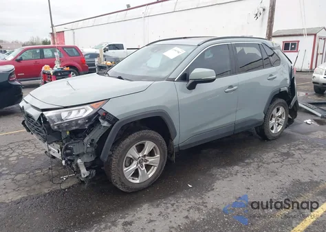 2021 Toyota Rav4 Xle z USA, uszkodzony, nr VIN 2T3P1RFV8MC145311